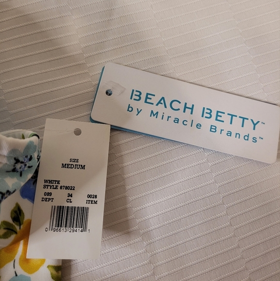 NWT Beach Betty by Miracle Brands Floral Swim Top sz M 678022 - Picture 3 of 6